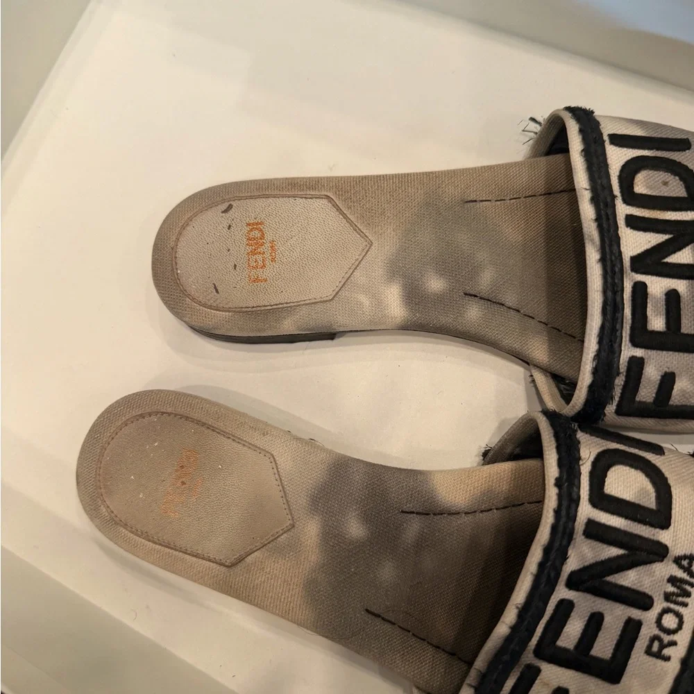 Fendi Beige and navy Slide Sandals - Picture 4 of 6